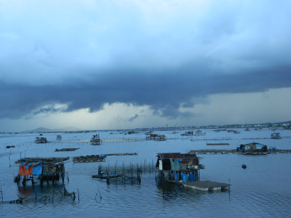 Những[-]ngôi[-]“nhà[-]giàn”[-]trên[-]Vịnh[-]Cam[-]Ranh